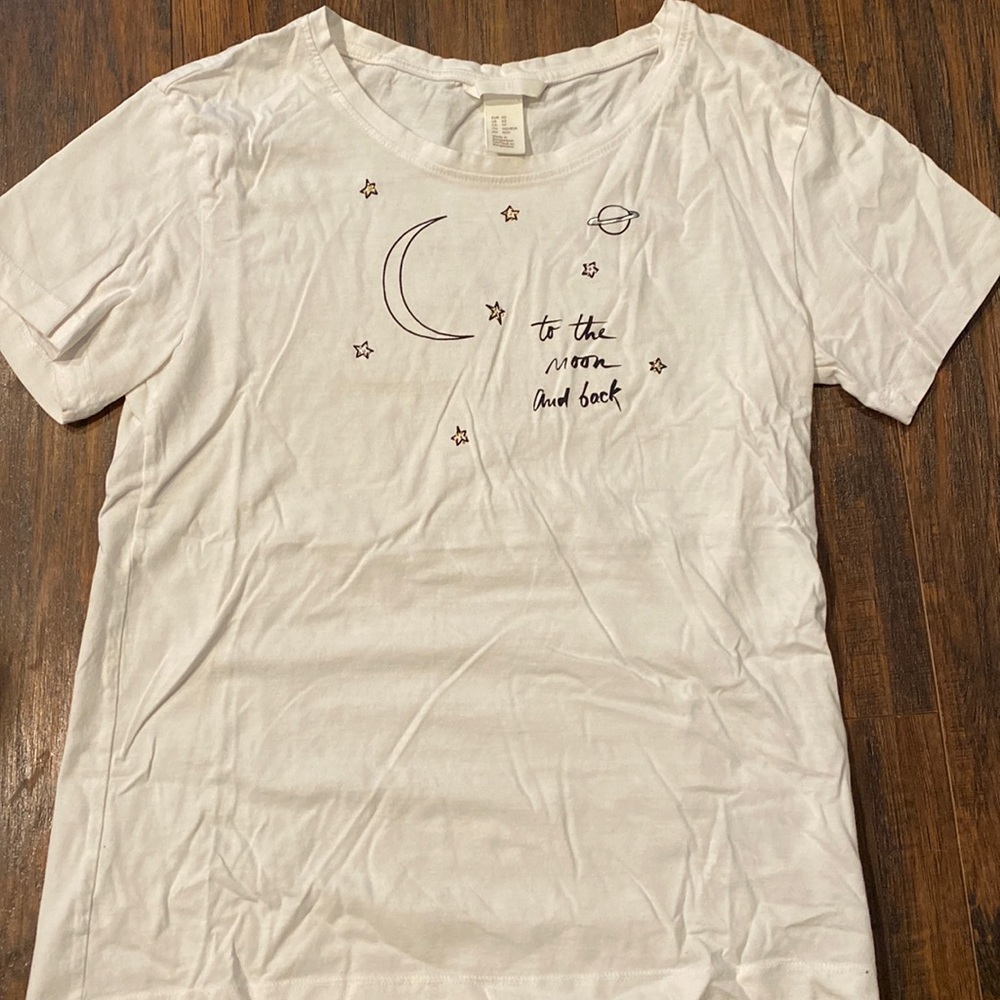 Only worn twice “to the moon” tee shirt h&m xs